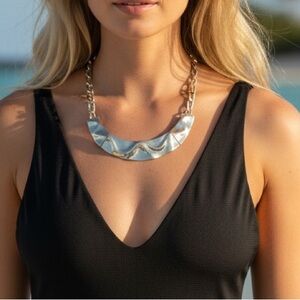 Chico’s Gold Tone Sculpted Statement Necklace. (BR444)